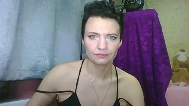 HotMamaQueen234 online show from March 18, 8:23 pm