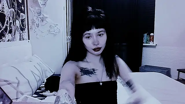 AllisonDeetz online show from June 14, 7:49 pm