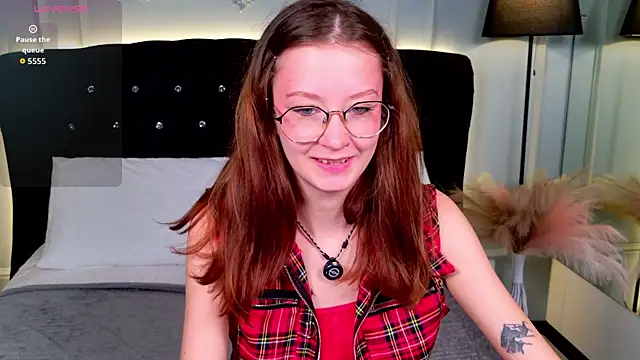 Snapshot of AmelieViolet chatting on June 26, 11:03 am AmelieViolet online show from June 26, 11:03 am