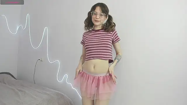 Lili pixxie  online show from April 22, 2:07 pm