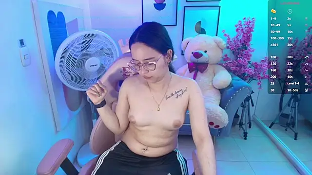 Snapshot of Shady_bug chatting on June 28, 12:44 pm Shady bug online show from June 28, 12:44 pm