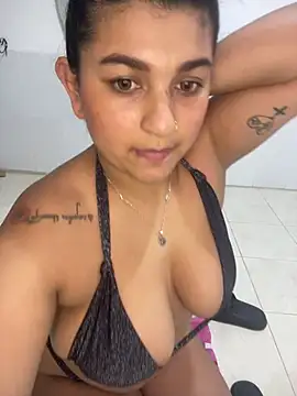 Mia rouseee online show from April 7, 10:31 pm