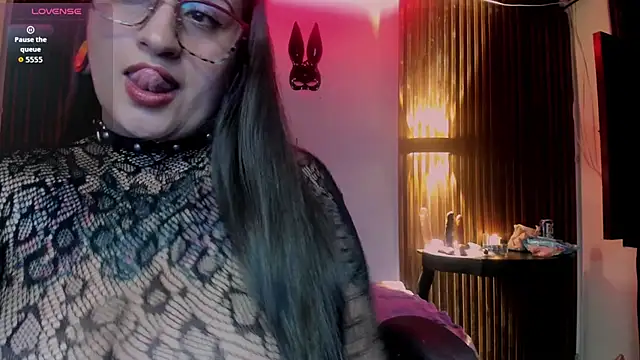Snapshot of Violett_8 chatting on June 6, 1:32 am Violett 8 online show from June 6, 1:32 am