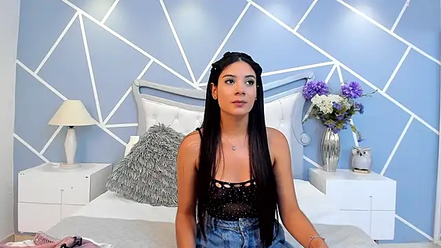 Snapshot of EmmaFosther chatting on July 15, 6:24 pm EmmaFosther online show from July 15, 6:24 pm