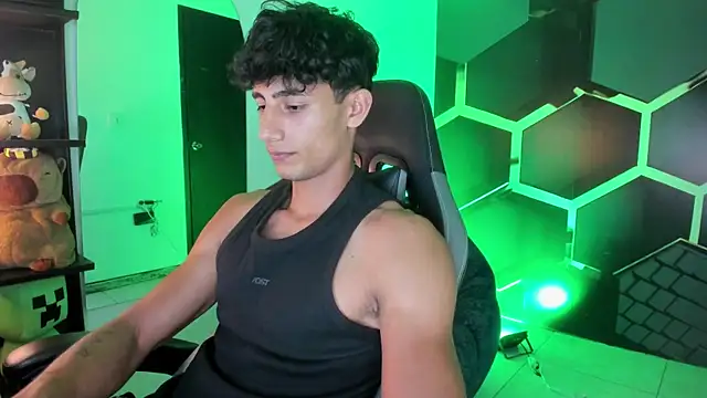 Snapshot of MaxiimoRomano_ chatting on July 1, 7:24 pm MaxiimoRomano online show from July 1, 7:24 pm