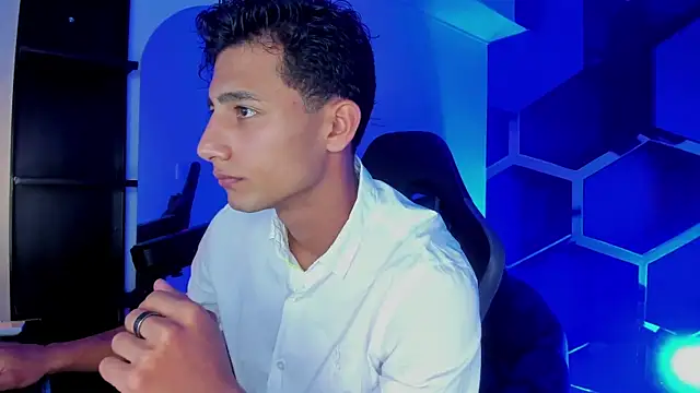 Snapshot of MaxiimoRomano_ chatting on July 31, 7:24 pm MaxiimoRomano online show from July 31, 7:24 pm