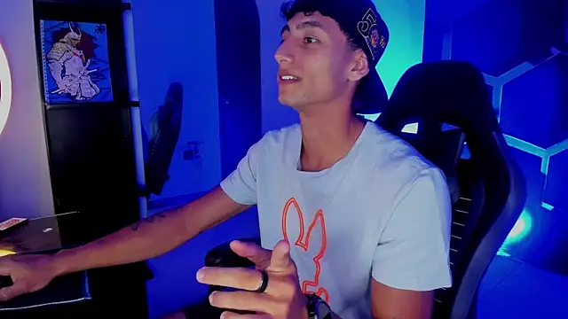 Snapshot of MaxiimoRomano_ chatting on August 1, 7:35 pm MaxiimoRomano online show from August 1, 7:35 pm