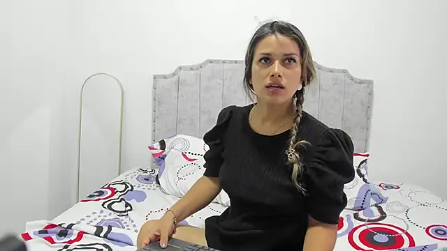 camila borbon  online show from May 23, 1:15 pm