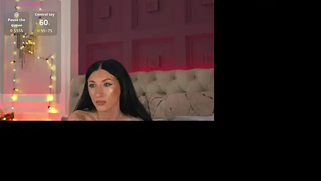 Snapshot of EllieJules chatting on July 11, 4:04 am EllieJules online show from July 11, 4:04 am