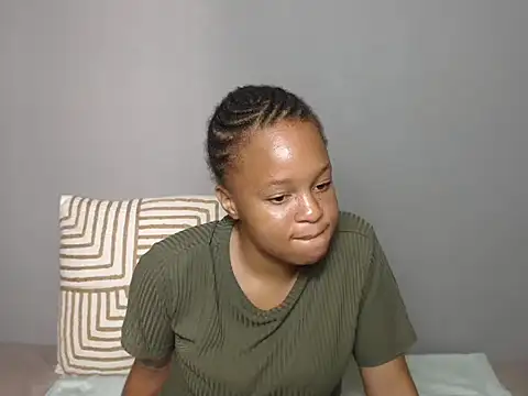 LillyPeachy21x online show from March 17, 7:44 am