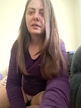 Snapshot of Arya_Malone chatting on April 27, 8:23 am Arya Malone online show from April 27, 8:23 am