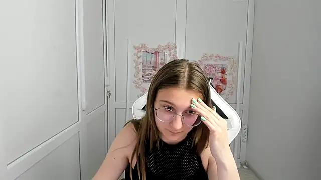 Mia kristal online show from June 6, 7:13 am