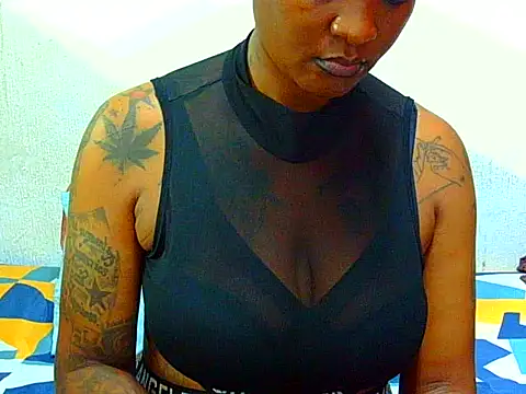 Snapshot of Tattooedgoddess33 chatting on March 28, 7:13 pm Tattooedgoddess33 online show from March 28, 7:13 pm