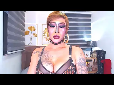 Snapshot of DominateMistressTania chatting on June 10, 12:26 pm DominateMistressTania online show from June 10, 12:26 pm