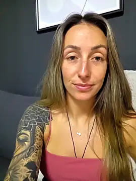 NicoleKaiser online show from April 28, 7:08 pm