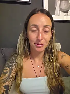 NicoleKaiser online show from May 26, 7:10 pm