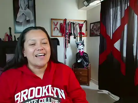 Snapshot of PenelopeSuency chatting on July 6, 2:14 pm PenelopeSuency online show from July 6, 2:14 pm