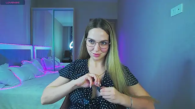 Alexandracandy online show from May 20, 3:29 pm