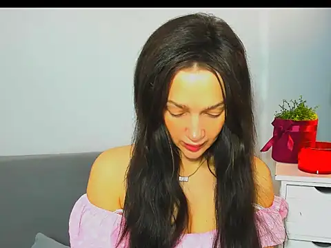 Snapshot of OliviaGorgeous chatting on March 20, 11:15 am OliviaGorgeous online show from March 20, 11:15 am