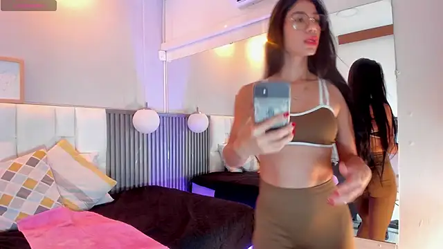 Snapshot of giana_gill chatting on June 23, 11:30 am giana gill online show from June 23, 11:30 am