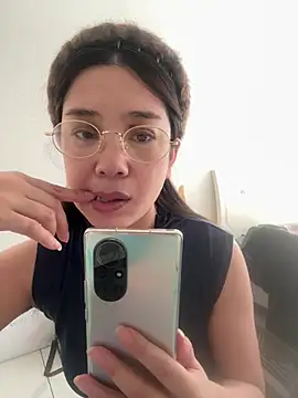 caomeibobo online show from March 25, 6:19 am