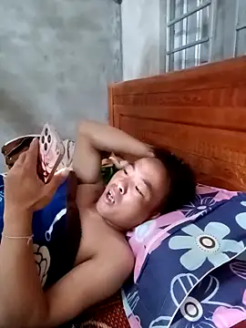 Snapshot of boy-pho- chatting on March 28, 10:53 pm boy-pho- online show from March 28, 10:53 pm