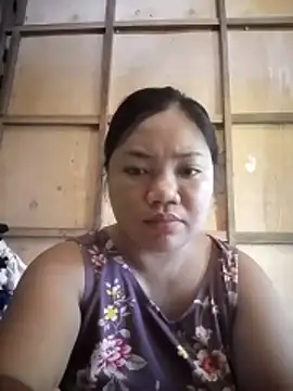 Snapshot of xxloriexx_me chatting on May 28, 1:14 am xxloriexx me online show from May 28, 1:14 am