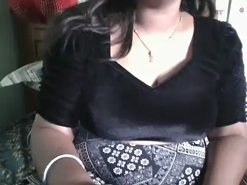 Snapshot of Lucky_Meenu chatting on April 15, 11:17 am Lucky Meenu online show from April 15, 11:17 am