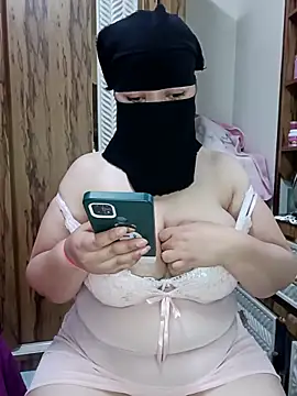queen lily online show from June 13, 5:22 pm