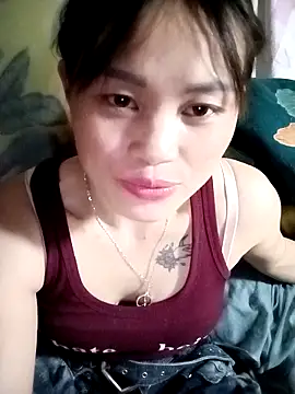 Snapshot of Eli18 chatting on April 10, 5:34 am Eli18 online show from April 10, 5:34 am