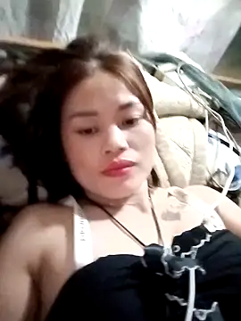 Snapshot of Eli18 chatting on May 11, 11:24 pm Eli18 online show from May 11, 11:24 pm