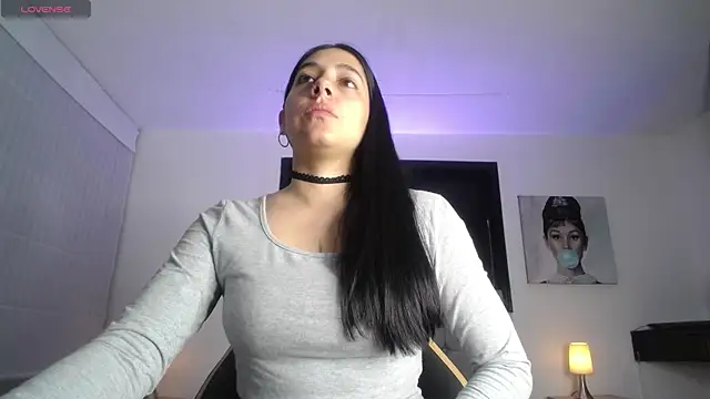 Melannyy V online show from May 30, 11:51 am