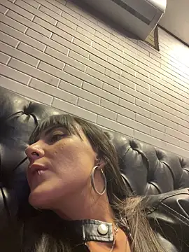 Snapshot of vibe_prive chatting on April 10, 9:41 pm vibe prive online show from April 10, 9:41 pm