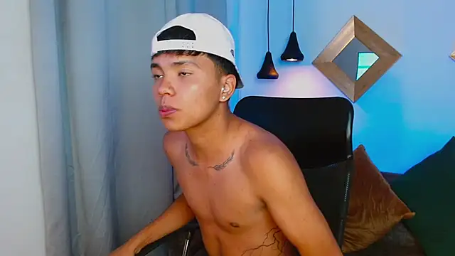 thiagosterling online show from April 27, 11:47 pm