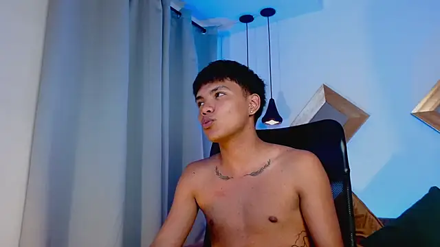 thiagosterling online show from April 28, 11:43 pm