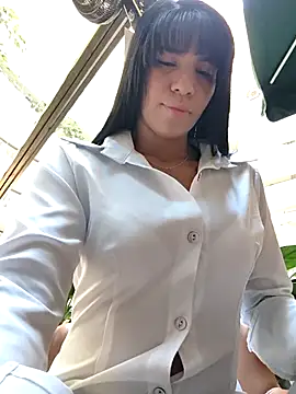 MonserratJons01 online show from May 1, 3:38 pm