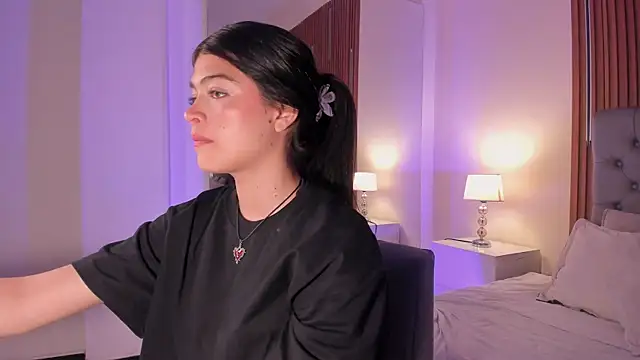 Snapshot of LiaSalvatore chatting on April 20, 1:03 pm LiaSalvatore online show from April 20, 1:03 pm