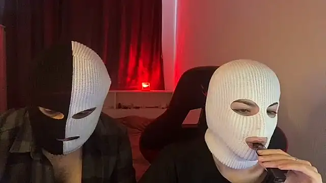 Snapshot of Fierybllow chatting on March 20, 8:41 am Fierybllow online show from March 20, 8:41 am