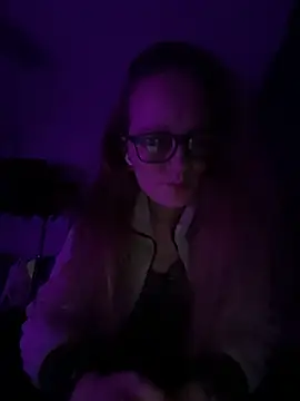 LizzieZ1975 online show from May 26, 11:56 pm