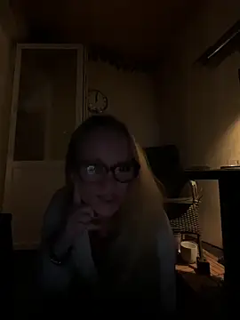 LizzieZ1975 online show from June 6, 10:03 pm