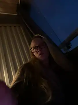 LizzieZ1975 online show from June 25, 11:20 pm