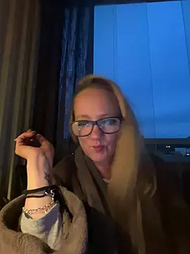 LizzieZ1975 online show from July 1, 12:34 am