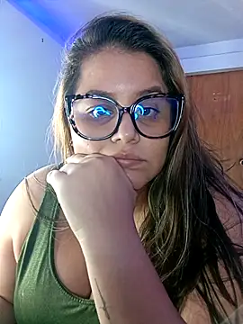 Snapshot of Bonny_rousse01 chatting on April 15, 8:09 pm Bonny rousse01 online show from April 15, 8:09 pm