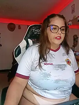 Snapshot of Bonny_rousse01 chatting on July 3, 12:44 pm Bonny rousse01 online show from July 3, 12:44 pm