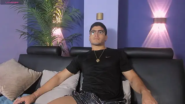 Snapshot of DanteTargaryen chatting on March 29, 4:01 am DanteTargaryen online show from March 29, 4:01 am