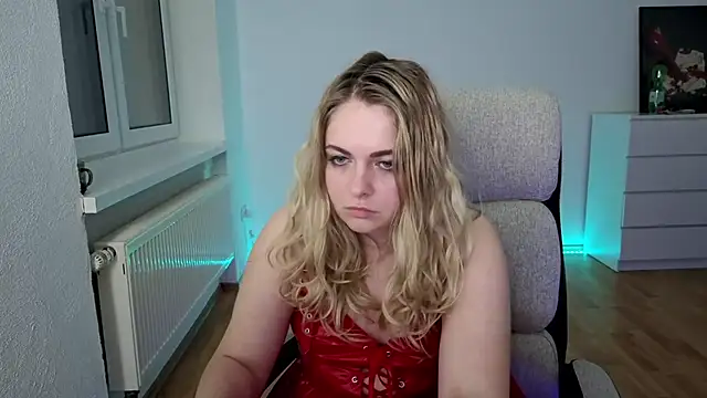 Snapshot of EvaKraz chatting on April 26, 9:45 pm EvaKraz online show from April 26, 9:45 pm