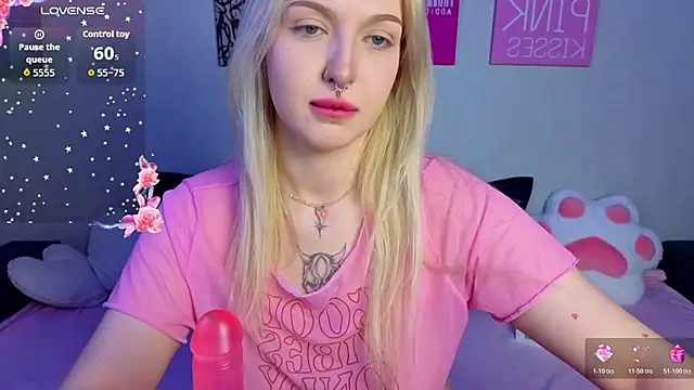 Snapshot of BlondieSummer chatting on July 30, 6:07 pm BlondieSummer online show from July 30, 6:07 pm