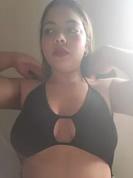 Yelii  online show from July 17, 6:02 pm