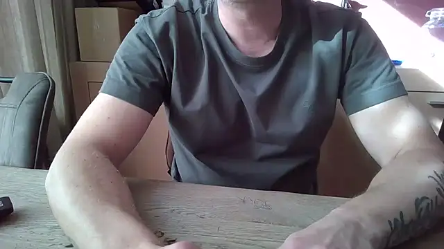 Essie deLona online show from March 20, 2:44 pm