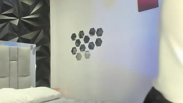 Snapshot of RabbitFox_ chatting on March 23, 1:04 pm RabbitFox online show from March 23, 1:04 pm